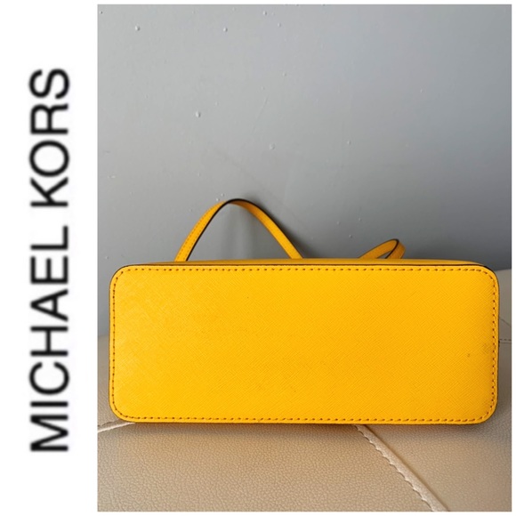 NWT authentic MK leather Cindy dome crossbody - Picture 4 of 6